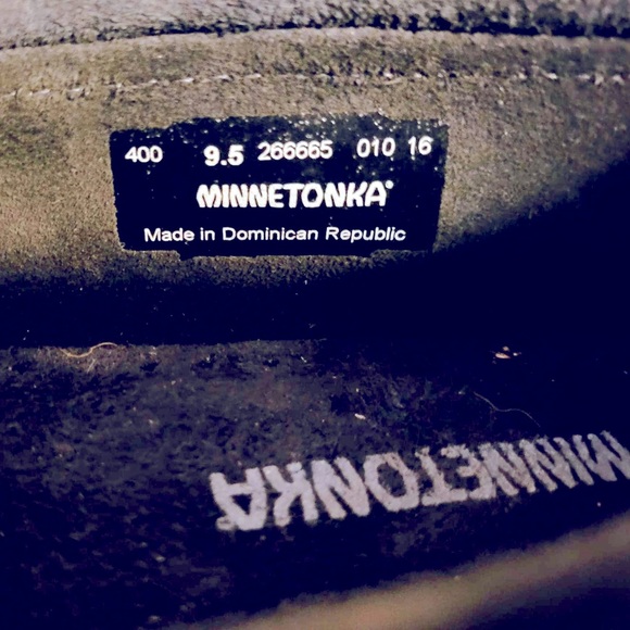 Minnetonka moccasin slippers in black, brand new, never worn! - Picture 5 of 5